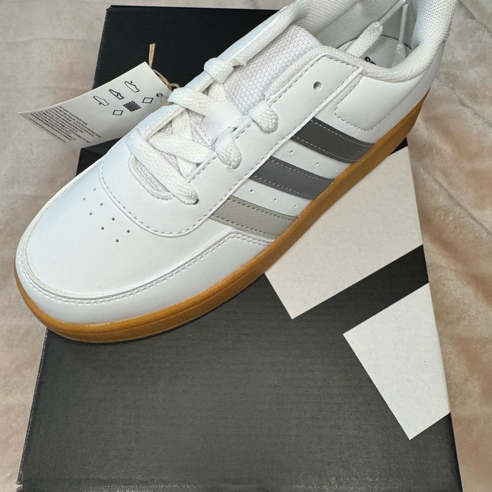 Adidas Kids White and Gray Sneakers with Gum Bottom Sole. Youth 4 Womens 5